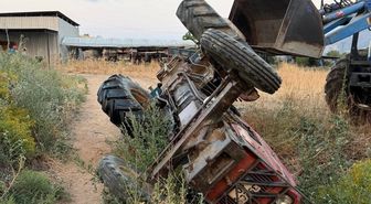 Tümseğe çarpan traktör devrildi, 16 yaşındaki çocuk ağır yaralandı