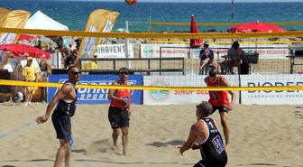 Uluslararası Pro Beach Tour Grand Slam Voleybol Turnuvası'nın Sinop etabı sürüyor