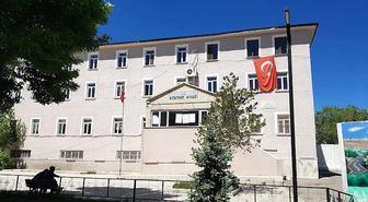 Yarım asırlık Tutak Hükümet Konağına duygusal veda