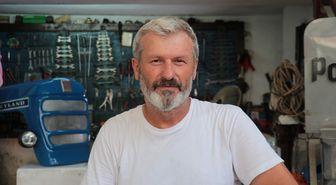 40 yıldır köylülerin emektarı traktörleri tamir ediyor