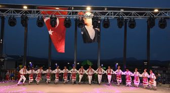 Ayvacık'ta Uluslararası Zeytin Dalları Müzik ve Dans Festivali düzenlendi