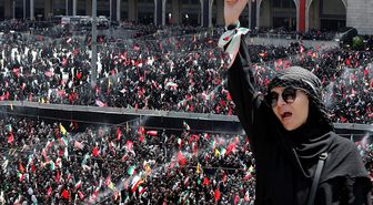 İran'ın eski lideri Hamaney'e veda! İşte on binlerce kişinin katıldığı törenden görüntüler