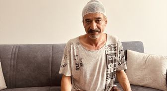 İskenderun'da kafasına binadan kopan beton parçası düşen kişi yaralandı