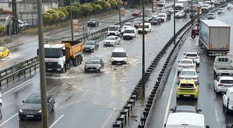 Kocaeli'de sağanak su baskınlarına neden oldu