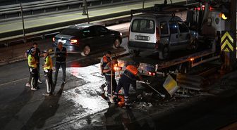 Küçükçekmece'de üç aracın karıştığı kazada 2 kişi yaralandı