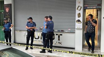 Maltepe'de kuyumcu dükkanı silahlı ve maskeli 2 kişi tarafından soyuldu