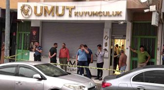 Maltepe'de silahlı kuyumcu soygunu: Şüpheliler altınlarla kaçtı