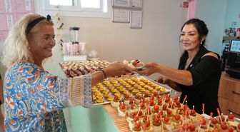 Mersin'de meslek edinme kursunu tamamlayan 60 yaşındaki kadın kendi iş yerini açtı