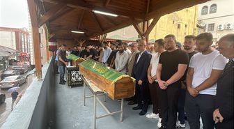 Otomobil, TIR'ın altına girdi, baba ve oğlu öldü