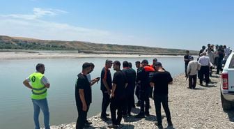Serinlemek için girdiği çayda kayboldu