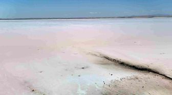Tuz Gölü pembe renge büründü, turistler bölgeye akın etti