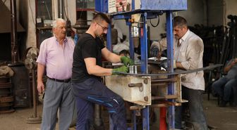 Üç kuşak bir arada ağır vasıta araçların bakım ve onarımını yapıyor