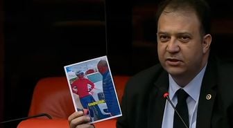 Vekil 'Milletin içinde tayt giyiyor' dedi, validen böyle yanıt geldi