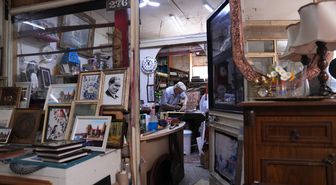84 yaşındaki emekli memur 57 yıldır ahşap ve metali sanata dönüştürüyor