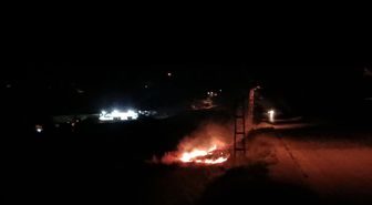 Baraj yolunda korkutan anız yangını
