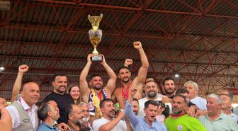 Başpehlivan Erkan Taş, altın kemerini taktı
