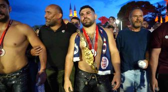 Başpehlivan Erkan Taş, Edirne'de hamam geleneğini sürdürdü