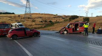 Bilecik'te otomobil ile hafif ticari aracın çarpıştığı kazada 4 kişi yaralandı