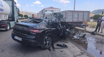 Bingöl'de park halindeki tıra çarpan otomobil sürücüsü yaralandı