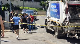 Çöp kamyonunun altında kaldı, hayatını kaybetti
