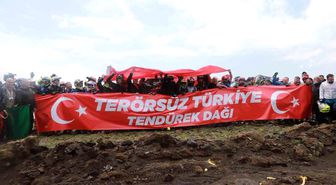 Enduro şampiyonasının finali Tendürek'te 'Terörsüz Türkiye' pankartıyla başladı