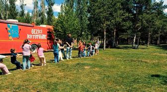 'Gezici Kütüphane' Yenişehir Parkı'nda çocuklarla buluştu