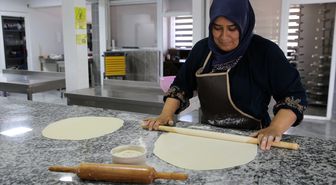 Güçlerini birleştirerek kooperatif kuran kadınlar yaklaşık 30 yöresel ürünü sofralara ulaştırıyor