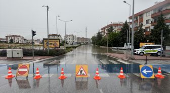 Konya'da sağanak hayatı olumsuz etkiledi