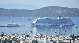'Aroya' kruvaziyeri Bodrum'a 1532 turist getirdi