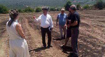 Baştuğ Yelişyurt'ta 14 ton saman balyası yanan üreticiyi ziyaret etti