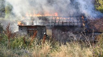 Bilecik'te boş depoda çıkan yangın söndürüldü