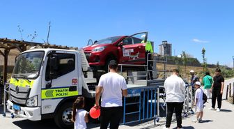 İstanbul'da emniyet kemerinin önemi simülasyon aracıyla anlatıldı