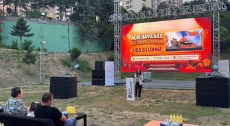 İstanbul'da koruyucu aileler ve koruma altındaki çocuklar açık hava sinemasında buluştu