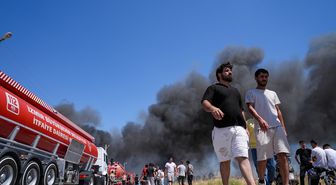 İzmir'de atık yönetim ve geri dönüşüm tesisinde yangın çıktı