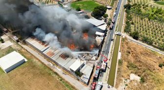 İzmir'de geri dönüşüm fabrikasında yangın
