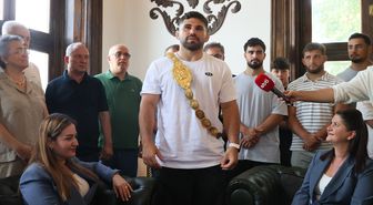 Kırkpınar'da başpehlivan olan Taş, çocukluk hayalini gerçekleştirmenin mutluluğunu yaşıyor