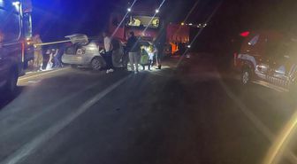 Tır ile otomobil çarpıştı, bir aile yok oldu
