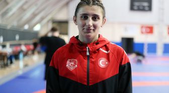 Milli güreşçi Elmira Yasin üçüncü Avrupa şampiyonluğu için minderde ter dökecek Açıklaması