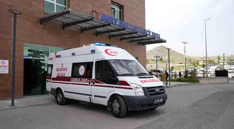 Otomobilin çarptığı motosiklet sürücüsü hayatını kaybetti