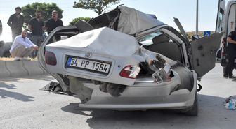 Van'da park halindeki kamyonete çarpan otomobildeki 1 kişi öldü, 4 kişi yaralandı