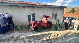Yozgat'ta duvara çarpan elektrikli motosikletteki 6 kişi yaralandı