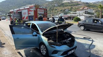 Antalya'da seyir halindeki otomobil yandı