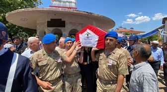 Aydın'da amcasının kullandığı otomobille çarpıştığı kazada ölen uzman çavuş toprağa verildi
