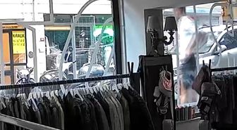 Beyoğlu'nda antika bisikleti çalan şüpheli kamerada