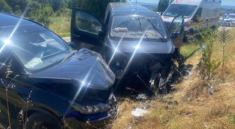 Bilecik'te SUV tipi araç ile panelvanın çarpıştığı kazada 2 kişi yaralandı