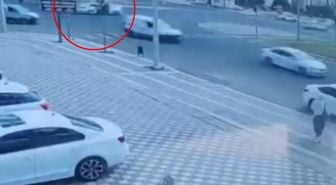 Diyarbakır'da iki otomobilin çarpıştığı kaza kamerada; 2 yaralı