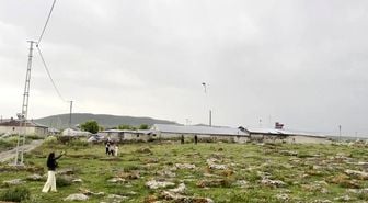 Kars'ta köy çocuklarının uçurtma sevinci