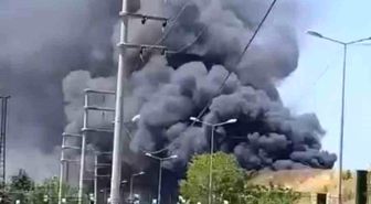 Kocaeli'de iş yerinde çıkan yangına müdahale ediliyor