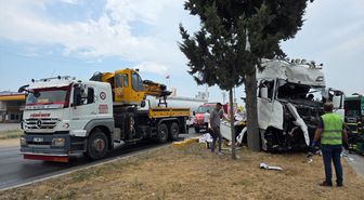 Mersin'de 2 tırın çarpışması sonucu 1 kişi yaşamını yitirdi