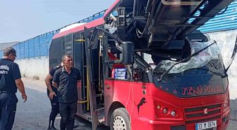 Mersin'de minibüs ile vinç çarpıştı: 1 yaralı